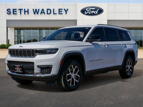Used 2024 Jeep Grand Cherokee L Limited w/ Luxury Tech Group II image 3