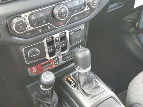 New 2025 Jeep Gladiator Rubicon w/ Convenience Group image 11