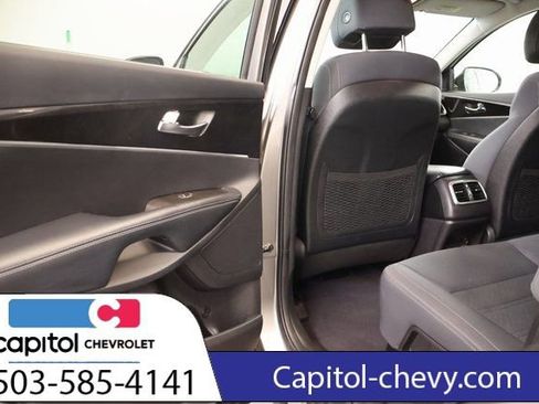 Used 2017 Kia Sorento LX w/ LX Convenience Package image 28