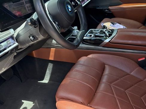 Certified 2023 BMW i7 xDrive60 AWD/4WD image 3