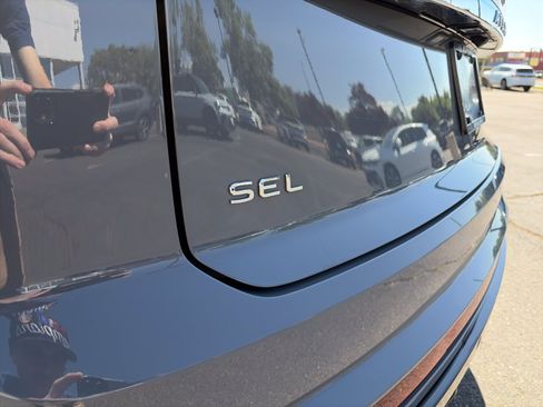 Certified 2024 Volkswagen Atlas Cross Sport SEL R-Line AWD/4WD image 35
