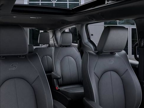 New 2027 Chrysler Pacifica Limited FWD image 26