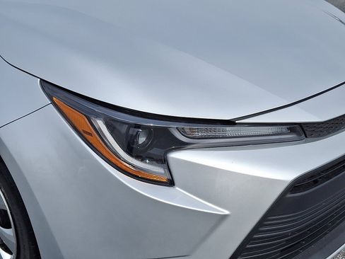 Used 2025 Toyota Corolla LE FWD image 10
