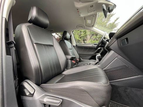 Used 2022 Volkswagen Tiguan SE AWD/4WD image 12