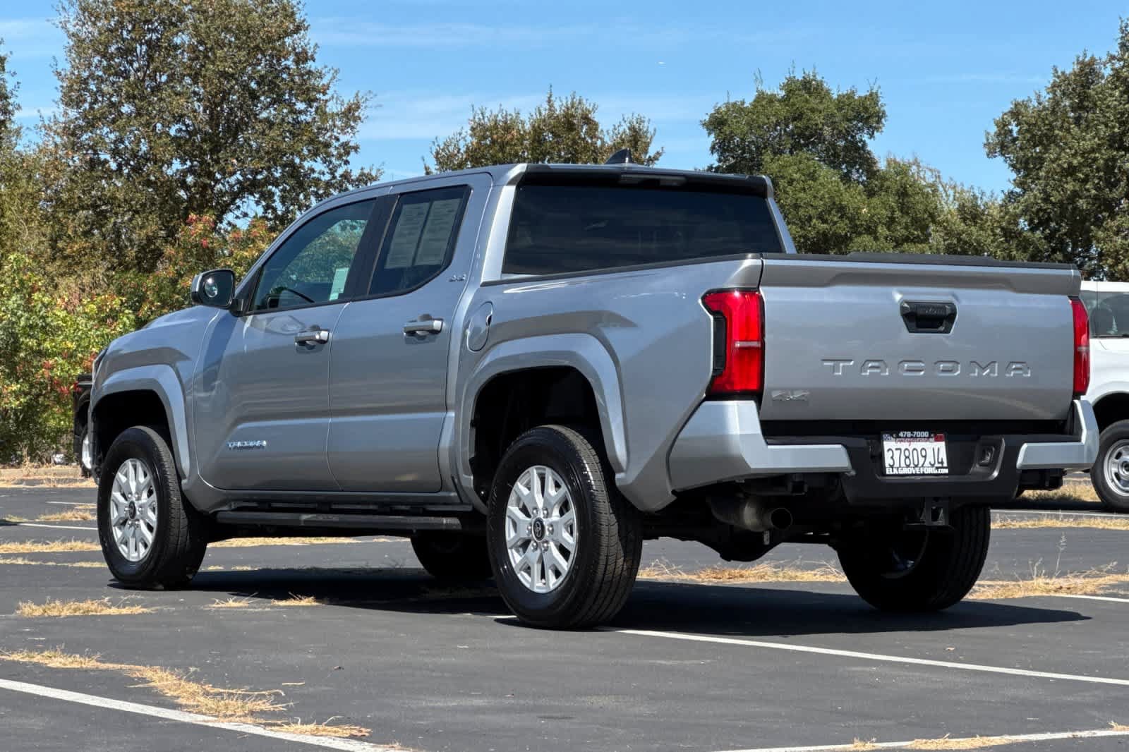 Used 2025 Toyota Tacoma SR5 AWD/4WD image 6
