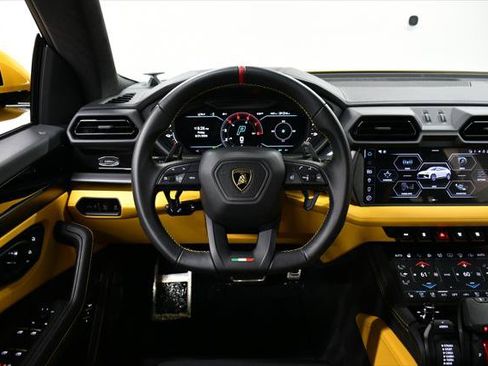 Used 2025 Lamborghini Urus SE AWD/4WD image 46