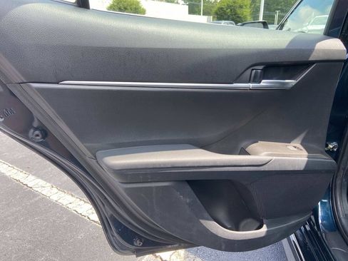 Used 2021 Toyota Camry SE FWD image 11