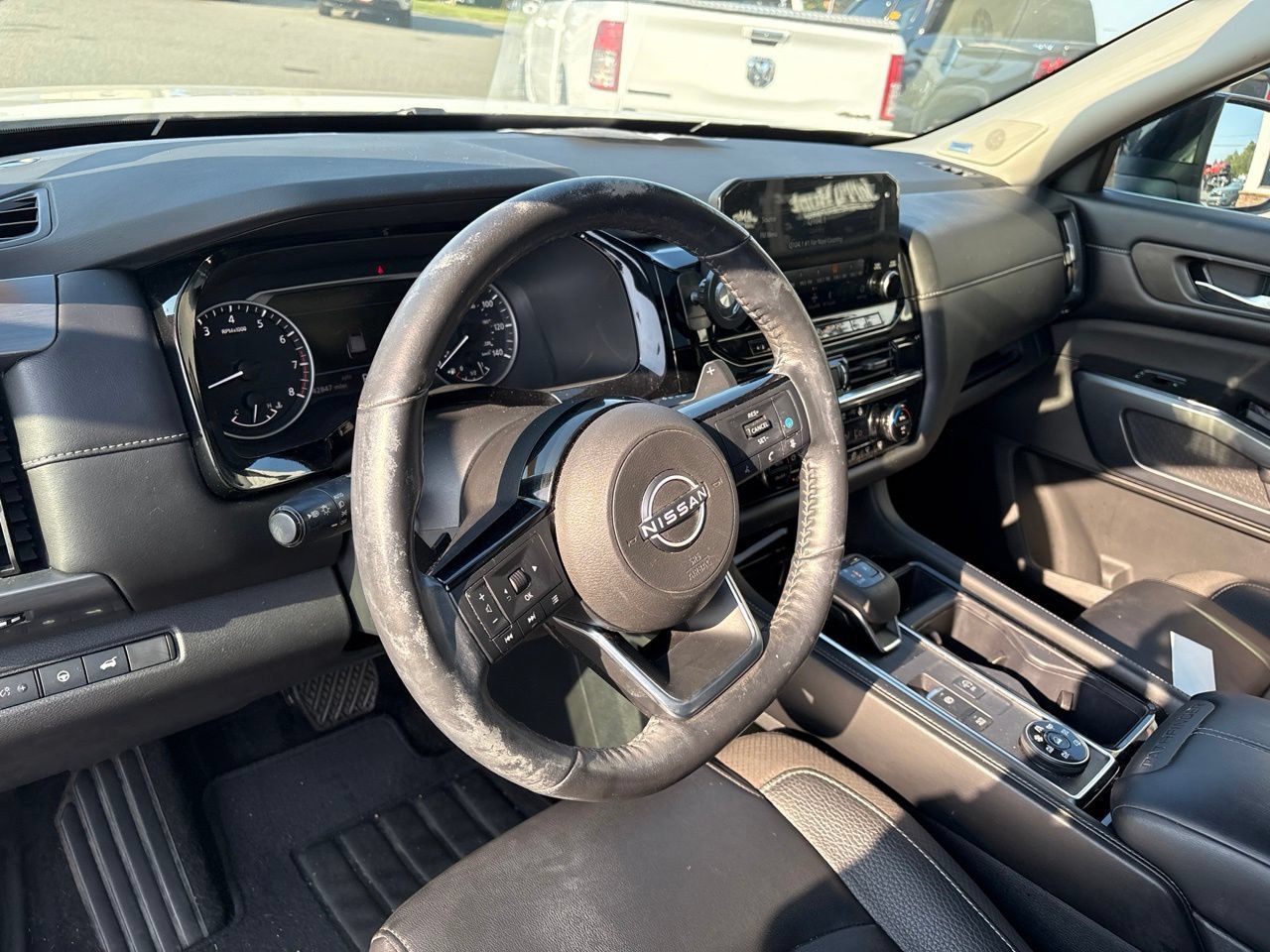 Used 2023 Nissan Pathfinder SL w/ SL Premium Package AWD/4WD image 4