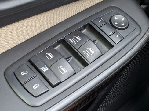 Used 2015 Jeep Cherokee Latitude FWD image 21