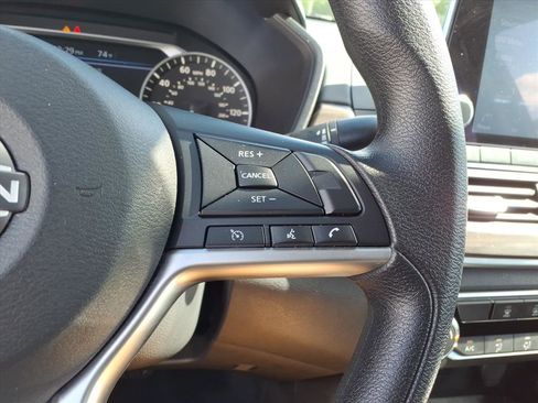 Used 2024 Nissan Altima 2.5 SV image 18