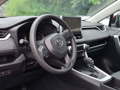 Used 2025 Toyota RAV4 XLE AWD/4WD image 10