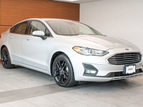 Used 2019 Ford Fusion SE w/ Equipment Group 151A FWD image 5