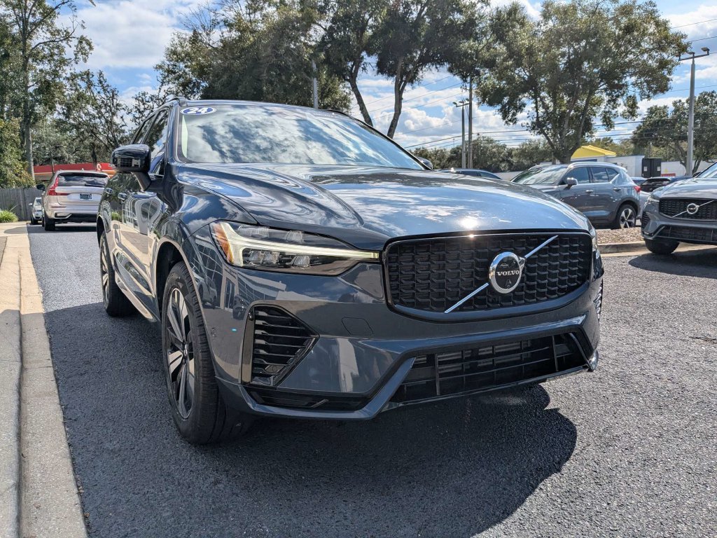 Used 2024 Volvo XC60 T8 Plus w/ Protection Package Premier AWD/4WD image 6