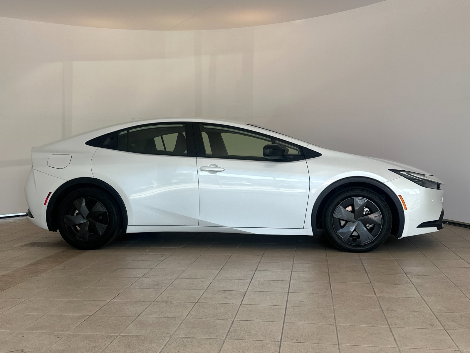 Used 2023 Toyota Prius Prime FWD image 7
