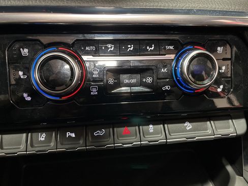 Used 2024 GMC Sierra 2500 Denali w/ Denali Reserve Package image 30