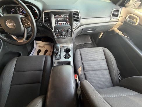 Used 2021 Jeep Grand Cherokee Laredo AWD/4WD image 11