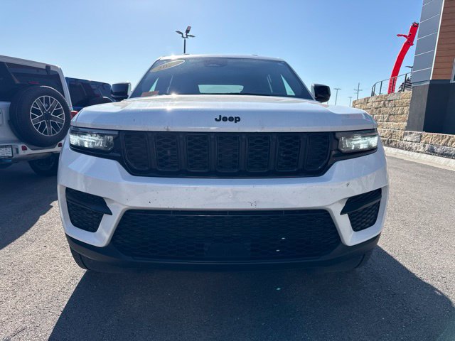 Used 2025 Jeep Grand Cherokee Altitude AWD/4WD image 8