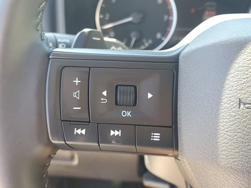 Used 2025 Nissan Rogue SV FWD image 28