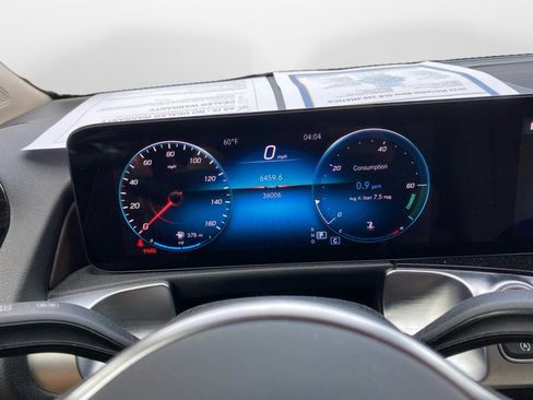 Used 2023 Mercedes-Benz GLB 250 4MATIC image 11