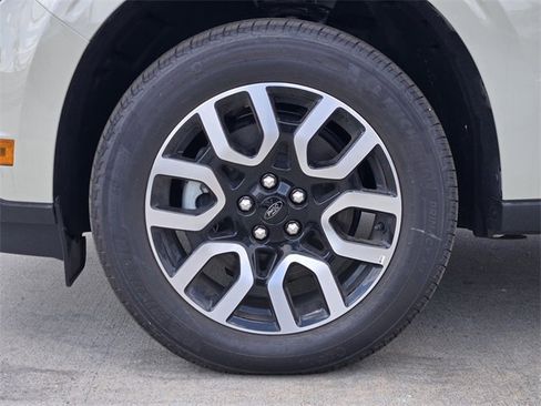 Used 2024 Ford Maverick Lariat w/ 4K Tow Package image 10