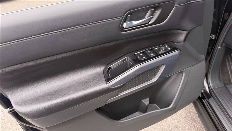 Used 2023 Nissan Pathfinder 4WD SL w/ SL Premium Package image 28