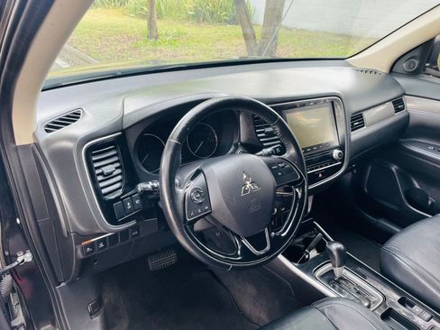 Used 2020 Mitsubishi Outlander SEL image 11