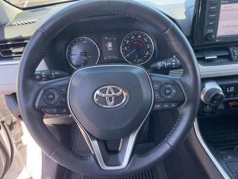 Used 2022 Toyota RAV4 XLE Premium AWD/4WD image 7