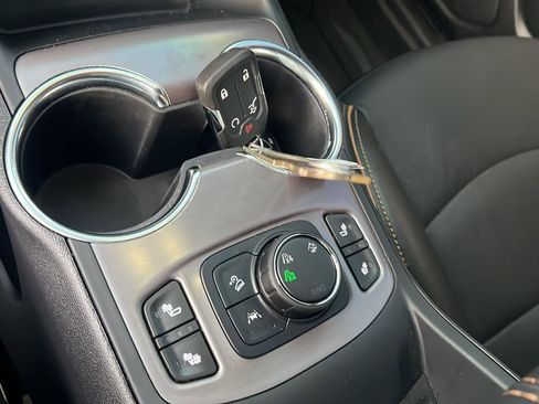 Used 2024 GMC Terrain AT4 w/ Infotainment Package II AWD/4WD image 27