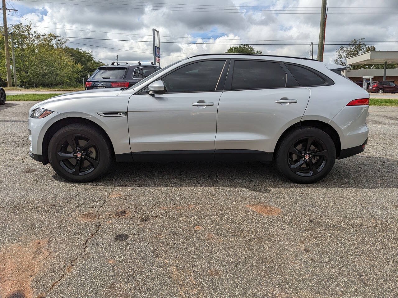 Used 2017 Jaguar F-PACE Premium AWD/4WD image 2