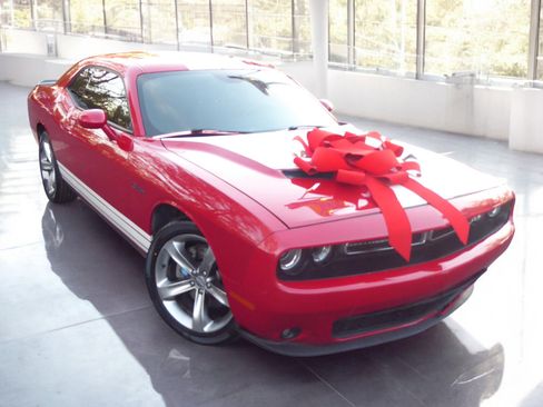 Used 2015 Dodge Challenger SXT w/ Super Sport Group (SS/T) image 2