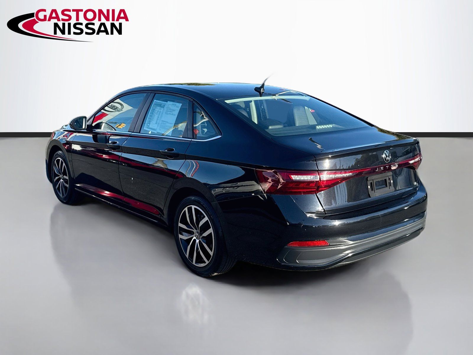 Used 2025 Volkswagen Jetta SE FWD image 6