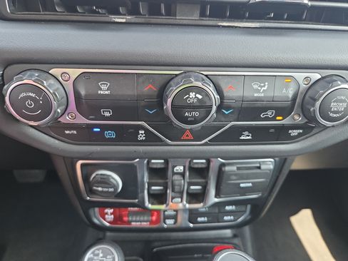 Used 2024 Jeep Wrangler Unlimited Rubicon 4xe AWD/4WD image 15