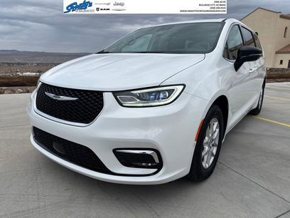 New 2024 Chrysler Pacifica Touring-L
