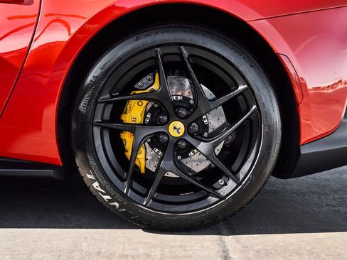 Used 2020 Ferrari 812 Superfast RWD image 24