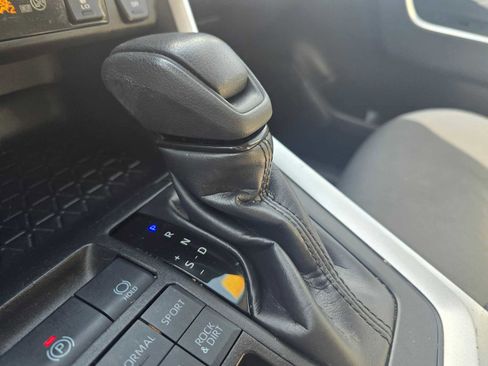 Used 2025 Toyota RAV4 XLE AWD/4WD image 33