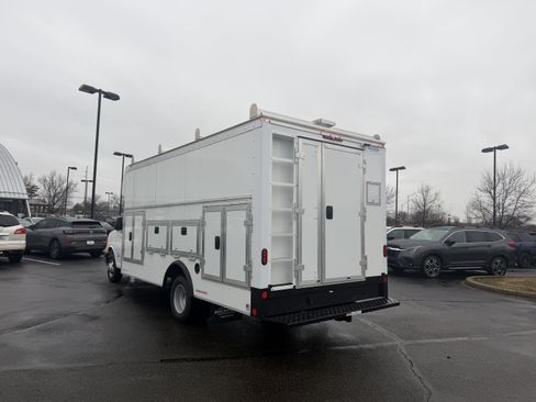 New 2025 Chevrolet Express 4500 w/ Power Convenience Package image 9
