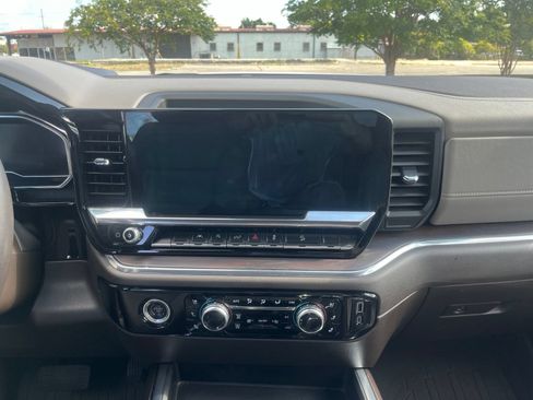 Used 2023 GMC Sierra 1500 SLT w/ SLT Premium Package AWD/4WD image 10