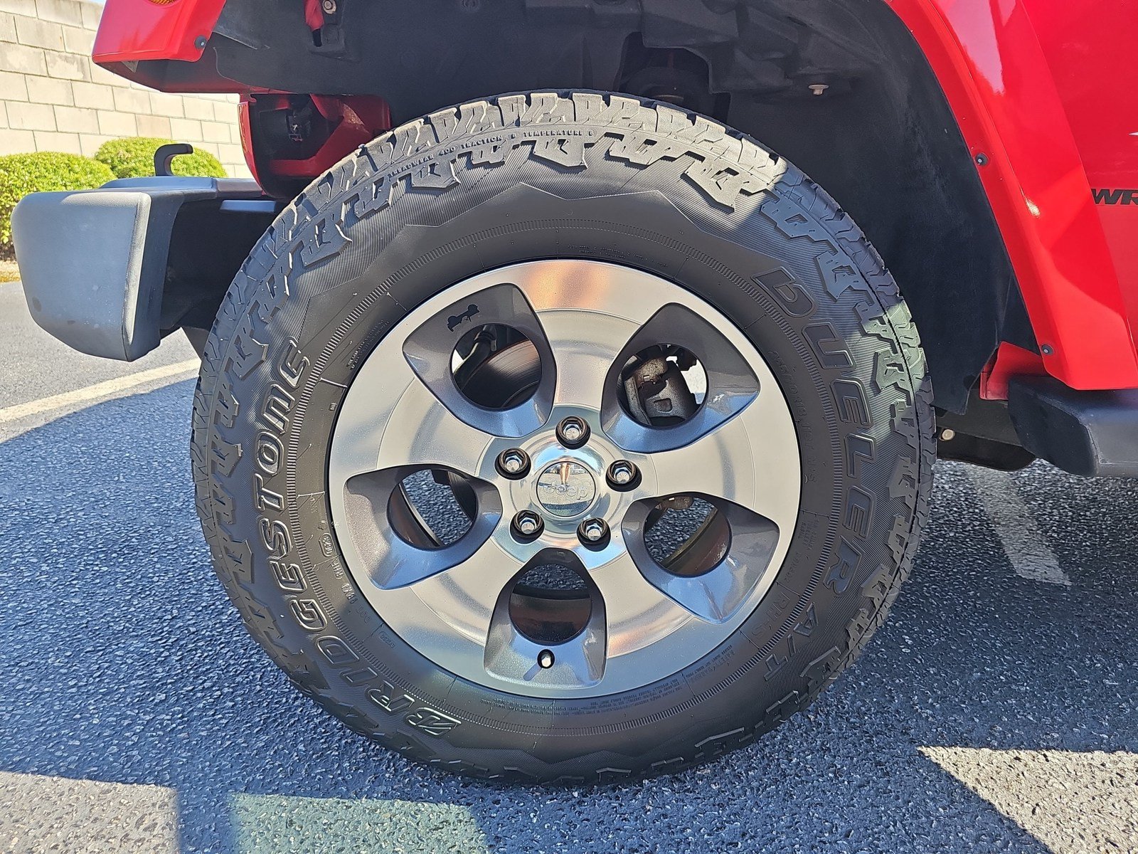 Used 2017 Jeep Wrangler Sahara w/ Dual Top Group AWD/4WD image 28