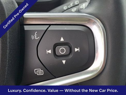 Certified 2025 Volvo XC40 B5 Plus AWD/4WD image 23