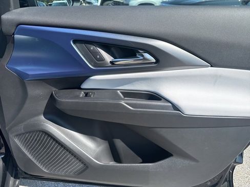 New 2025 Chevrolet Equinox EV LT w/ Convenience Package II image 27