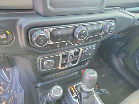 Used 2021 Jeep Gladiator Sport image 19