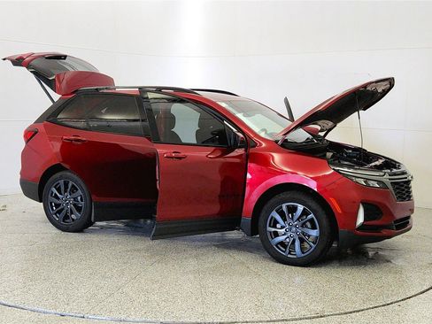Used 2022 Chevrolet Equinox RS AWD/4WD image 9