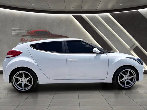 Used 2014 Hyundai Veloster FWD image 7