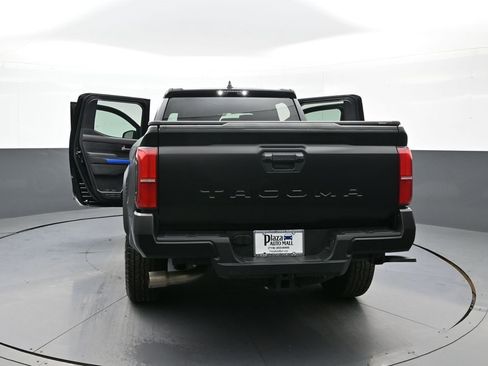 Certified 2025 Toyota Tacoma TRD Off-Road image 47