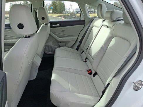 Certified 2023 Volkswagen Jetta SE w/ Panoramic Sunroof Package image 9