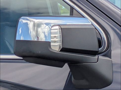 Used 2024 GMC Sierra 1500 SLT w/ SLT Premium Package RWD image 8