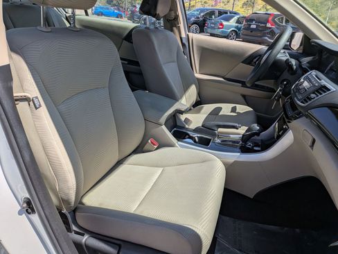 Used 2017 Honda Accord LX image 25