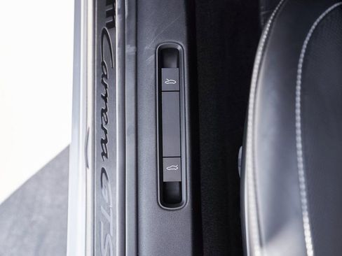 Used 2024 Porsche 911 Carrera GTS w/ Premium Package image 30