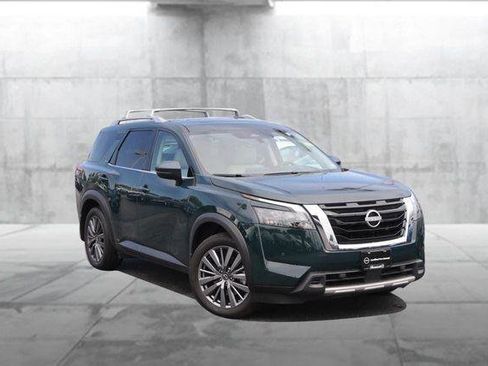 Used 2025 Nissan Pathfinder SL w/ SL Premium Package FWD image 2