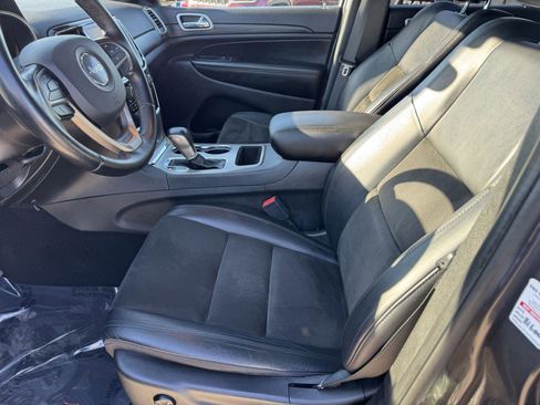 Used 2021 Jeep Grand Cherokee Laredo X image 13